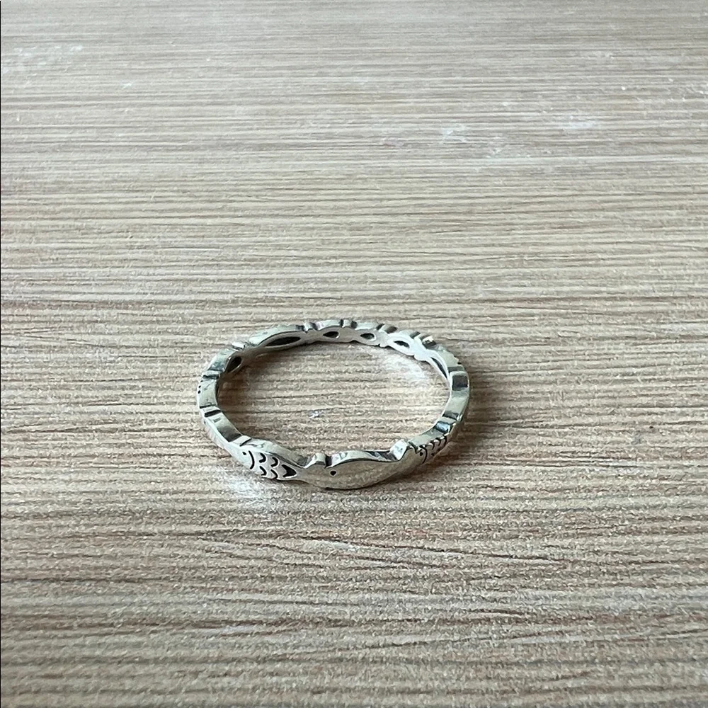 Fish Patterned Women's Ring - Picture 1 of 2